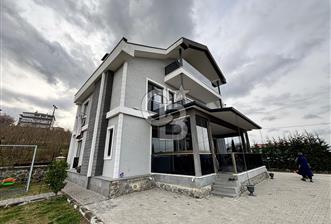 ŞEHRİN ZİRVESİNDE, MAVİNİN MERKEZİNDE AKYAZI'DA SATILIK VİLLA - 1 - 342033