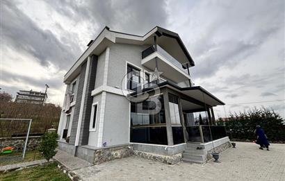 ŞEHRİN ZİRVESİNDE, MAVİNİN MERKEZİNDE AKYAZI'DA SATILIK VİLLA
