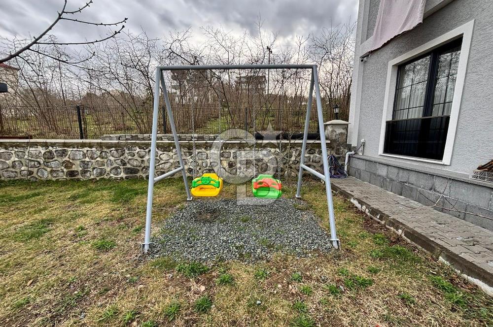 ŞEHRİN ZİRVESİNDE, MAVİNİN MERKEZİNDE AKYAZI'DA SATILIK VİLLA