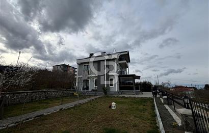 ŞEHRİN ZİRVESİNDE, MAVİNİN MERKEZİNDE AKYAZI'DA SATILIK VİLLA
