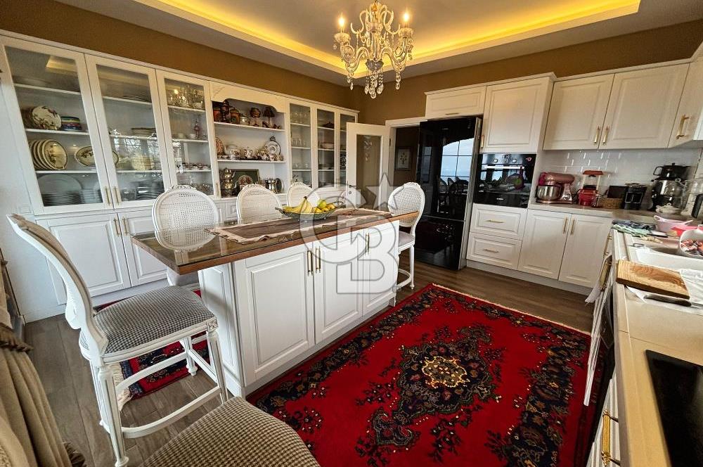 ŞEHRİN ZİRVESİNDE, MAVİNİN MERKEZİNDE AKYAZI'DA SATILIK VİLLA