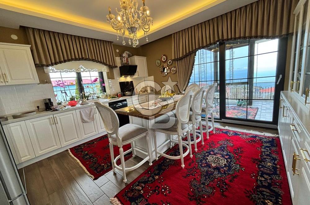 ŞEHRİN ZİRVESİNDE, MAVİNİN MERKEZİNDE AKYAZI'DA SATILIK VİLLA