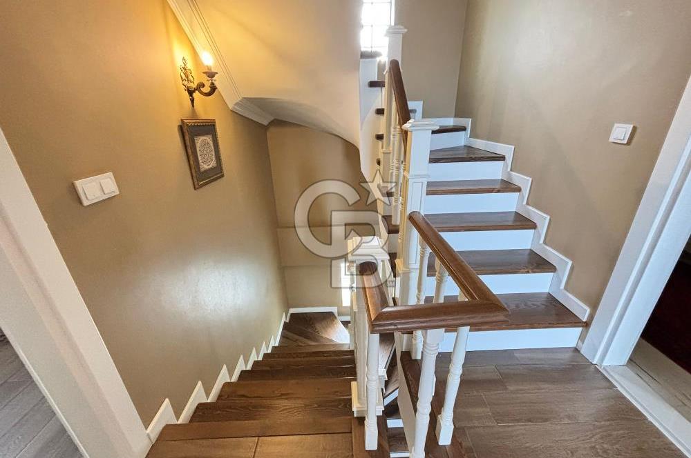 ŞEHRİN ZİRVESİNDE, MAVİNİN MERKEZİNDE AKYAZI'DA SATILIK VİLLA