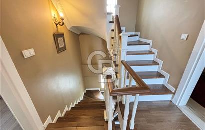 ŞEHRİN ZİRVESİNDE, MAVİNİN MERKEZİNDE AKYAZI'DA SATILIK VİLLA