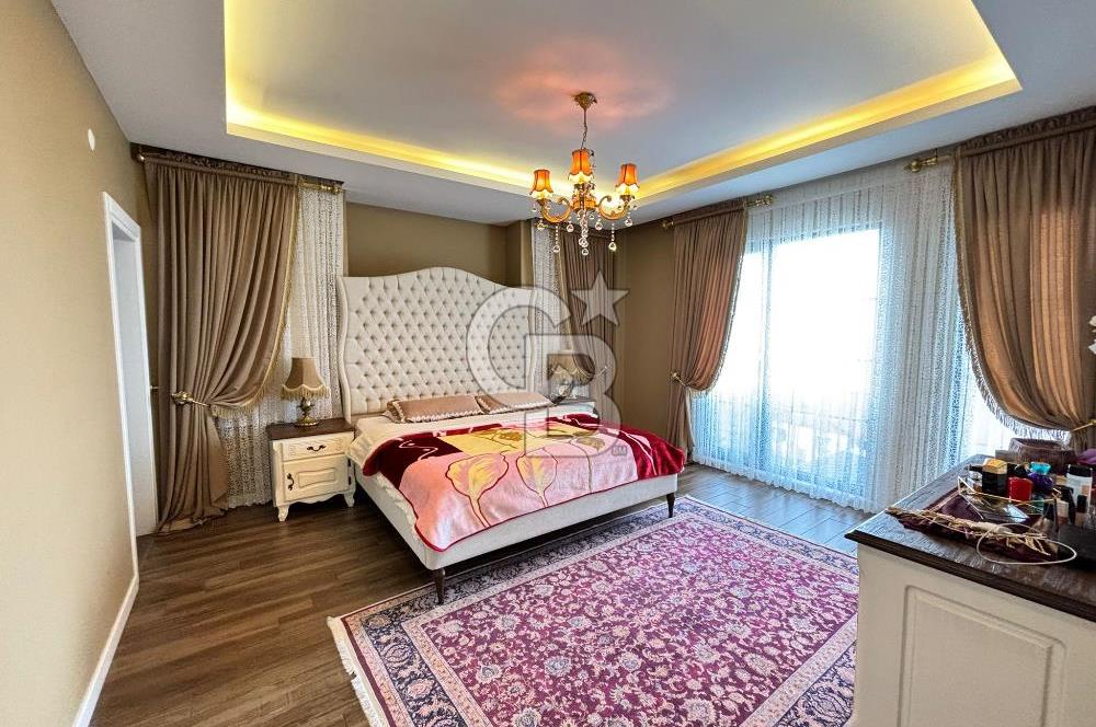 ŞEHRİN ZİRVESİNDE, MAVİNİN MERKEZİNDE AKYAZI'DA SATILIK VİLLA