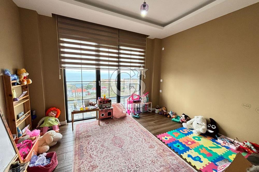 ŞEHRİN ZİRVESİNDE, MAVİNİN MERKEZİNDE AKYAZI'DA SATILIK VİLLA