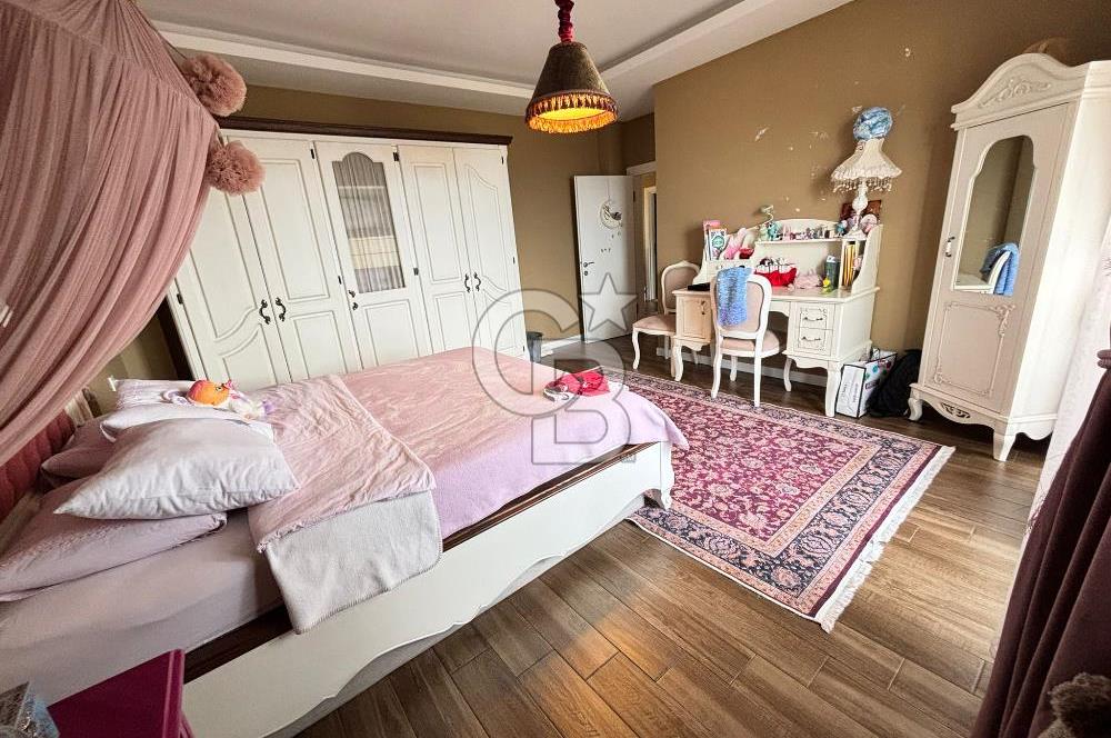 ŞEHRİN ZİRVESİNDE, MAVİNİN MERKEZİNDE AKYAZI'DA SATILIK VİLLA