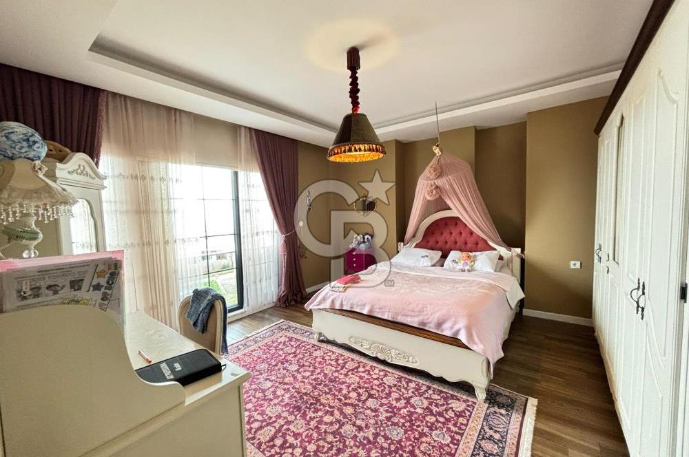 ŞEHRİN ZİRVESİNDE, MAVİNİN MERKEZİNDE AKYAZI'DA SATILIK VİLLA