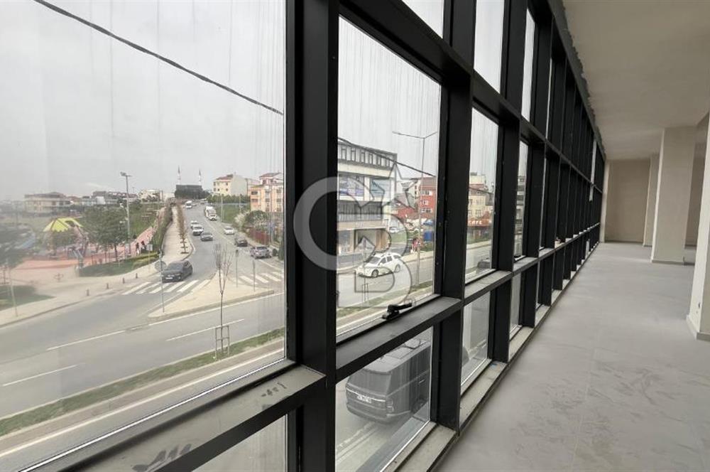 ARNAVUTKÖY'DE CADDE CEPHE KİRALIK PLAZA