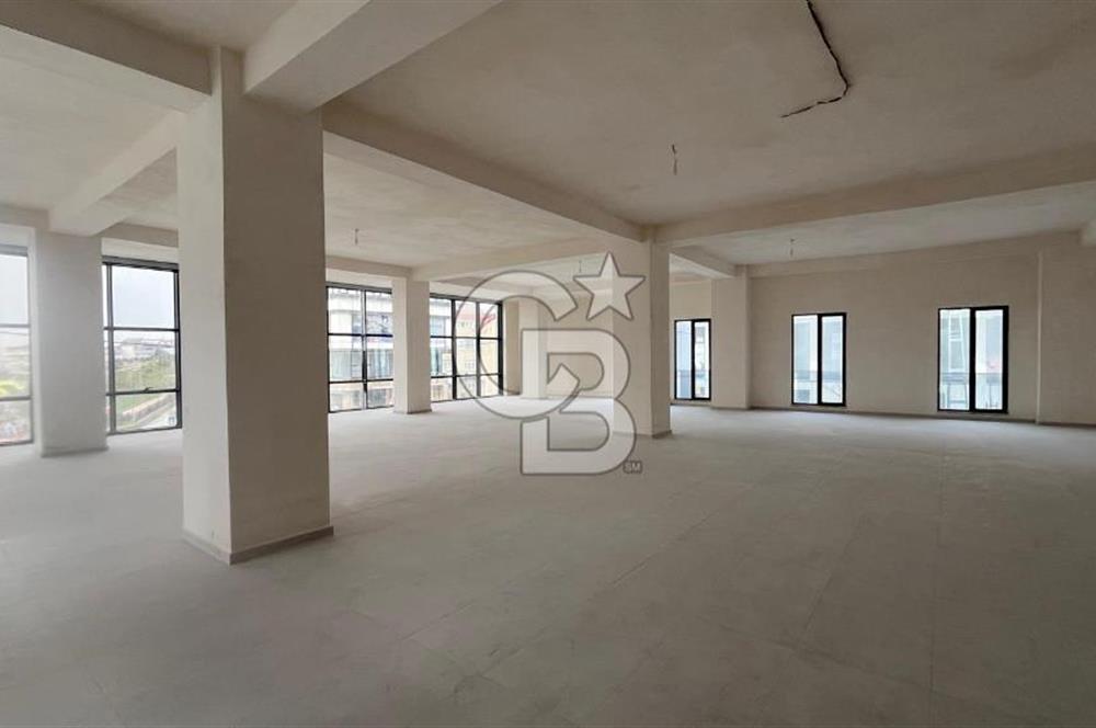 ARNAVUTKÖY'DE CADDE CEPHE KİRALIK PLAZA