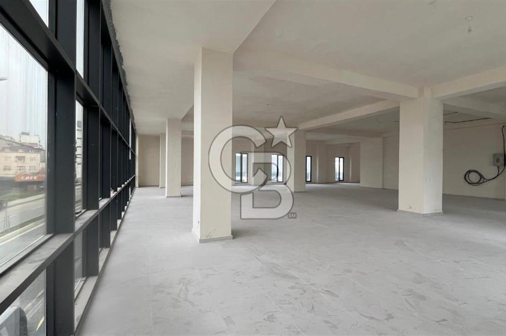 ARNAVUTKÖY'DE CADDE CEPHE KİRALIK PLAZA