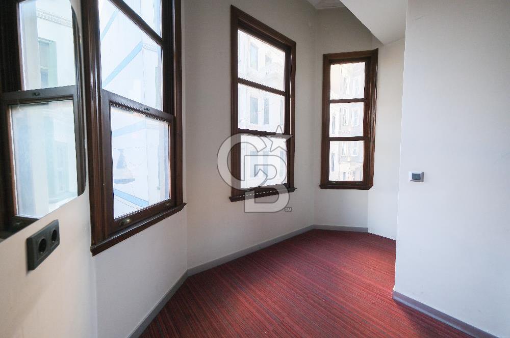 BEYOĞLU BALO SOKAK'TA KİRALIK OTEL BİNASI
