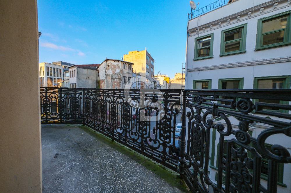 BEYOĞLU BALO SOKAK'TA KİRALIK OTEL BİNASI
