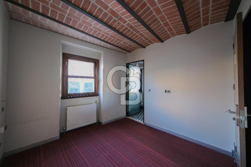 BEYOĞLU BALO SOKAK'TA KİRALIK OTEL BİNASI