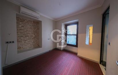 BEYOĞLU BALO SOKAK'TA KİRALIK OTEL BİNASI