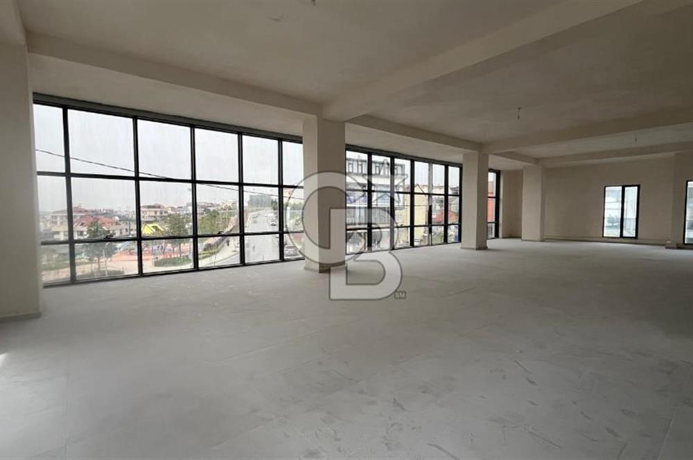 ARNAVUTKÖY'DE CADDE CEPHE KİRALIK PLAZA