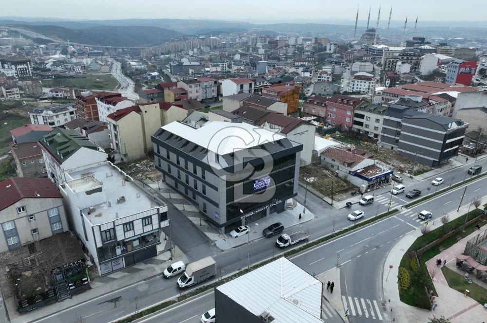ARNAVUTKÖY'DE CADDE CEPHE KİRALIK PLAZA