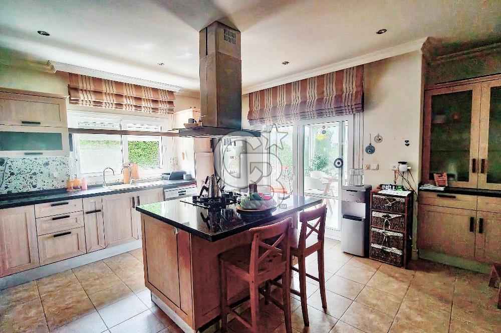 İZMİR ULUKENT YAMAÇ EVLER VİLLA SİTESİNDE SATILIK 4+1 VİLLA