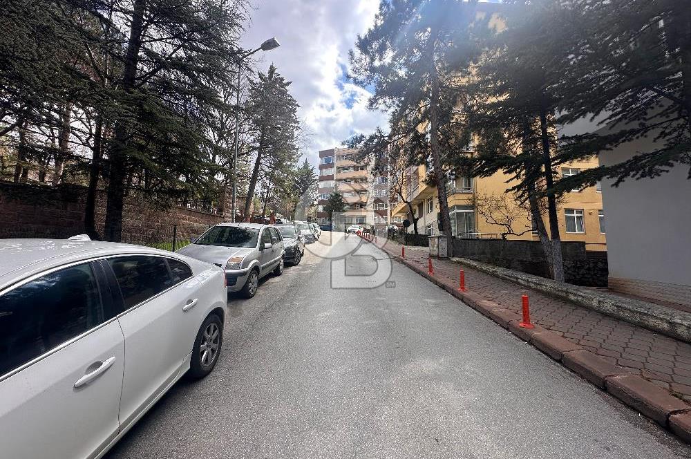 Cinnah Yakını Nergiz Sk. da Eşyalı Satılık 3+1 Daire