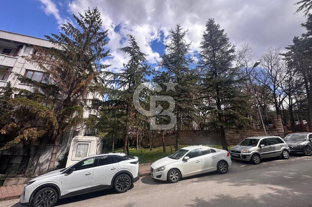 Cinnah Yakını Nergiz Sk. da Eşyalı Satılık 3+1 Daire