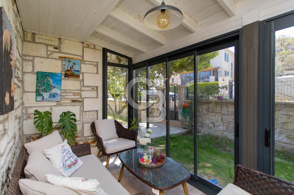 Foça Atatürk Mah. Site İçerisinde Satılık 3+1 Dubleks Taş Villa