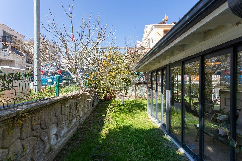 Foça Atatürk Mah. Site İçerisinde Satılık 3+1 Dubleks Taş Villa