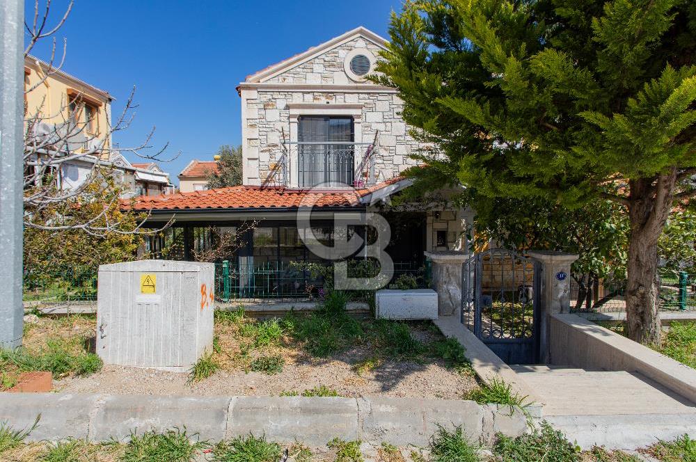 Foça Atatürk Mah. Site İçerisinde Satılık 3+1 Dubleks Taş Villa