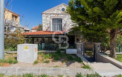 Foça Atatürk Mah. Site İçerisinde Satılık 3+1 Dubleks Taş Villa