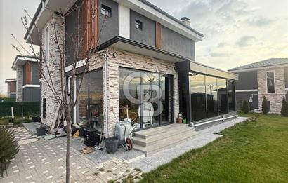 CB PREMIUM'DAN KAYI MAHALLESİ'NDE FULL EŞYALI YAPILI 4+1 VİLLA