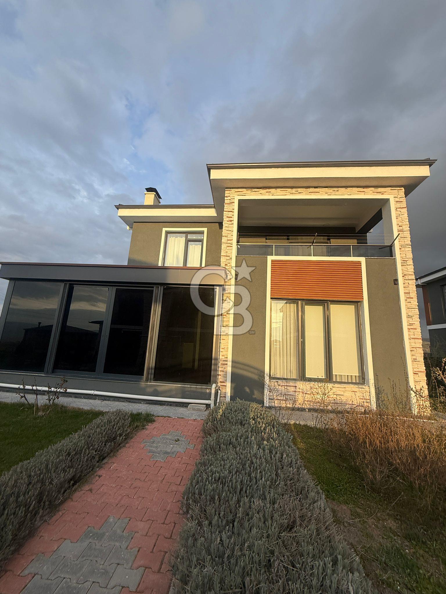 CB PREMIUM'DAN KAYI MAHALLESİ'NDE FULL EŞYALI YAPILI 4+1 VİLLA
