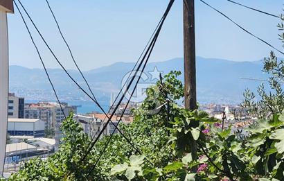 BAYRAKLI EMEK MAHALLESİNDE EBEVEYN BANYOLU KİRALIK 2+1 DAİRE