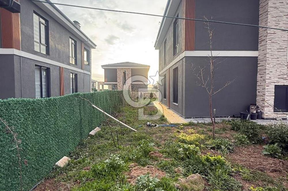 CB PREMIUM'DAN KAYI MAHALLESİ'NDE FULL EŞYALI YAPILI 4+1 VİLLA