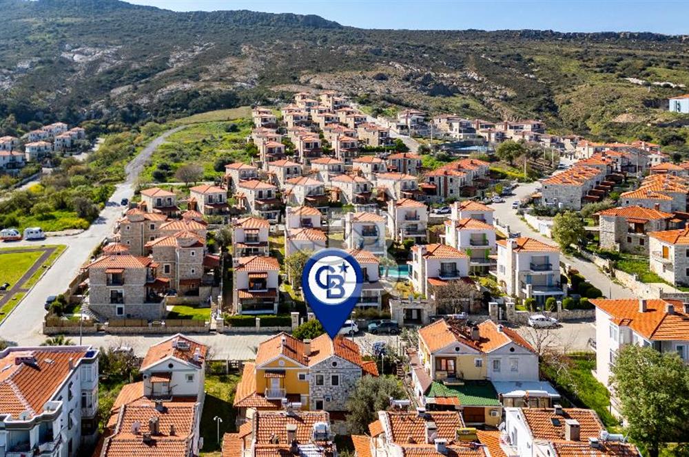 Foça Atatürk Mah. Site İçerisinde Satılık 3+1 Dubleks Taş Villa