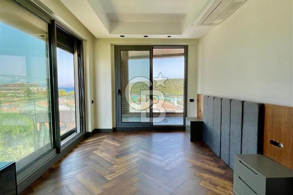 Çeşme Paşalimanında 5+1 Deniz Manzaralı, Havuzlu Satılık Villa