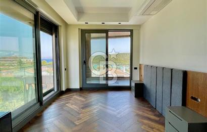 Çeşme Paşalimanında 5+1 Deniz Manzaralı, Havuzlu Satılık Villa