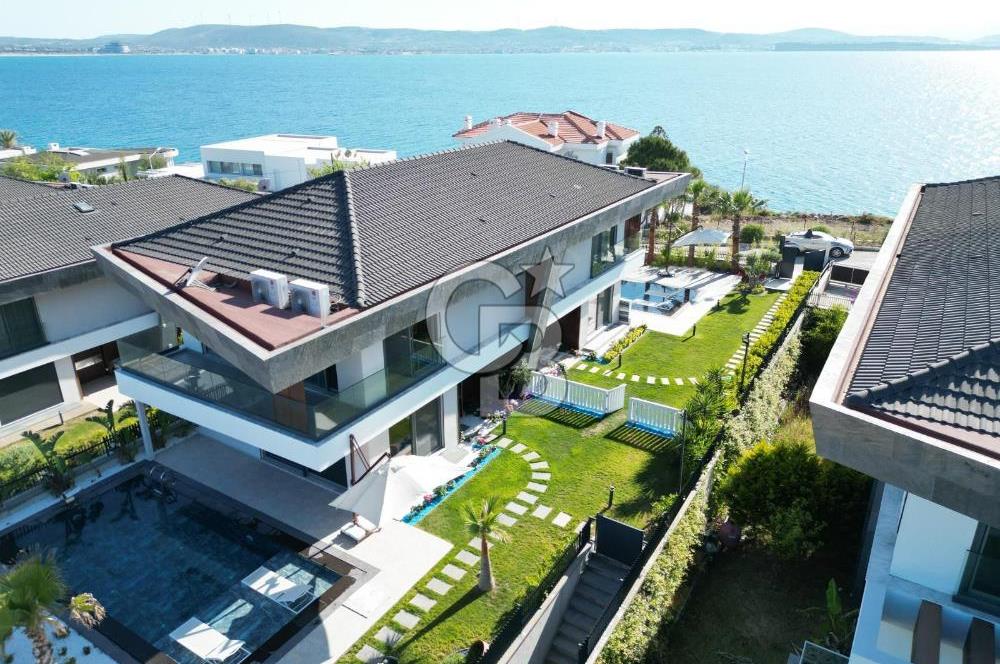 Çeşme Paşalimanında 5+1 Deniz Manzaralı, Havuzlu Satılık Villa