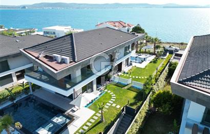 Çeşme Paşalimanında 5+1 Deniz Manzaralı, Havuzlu Satılık Villa