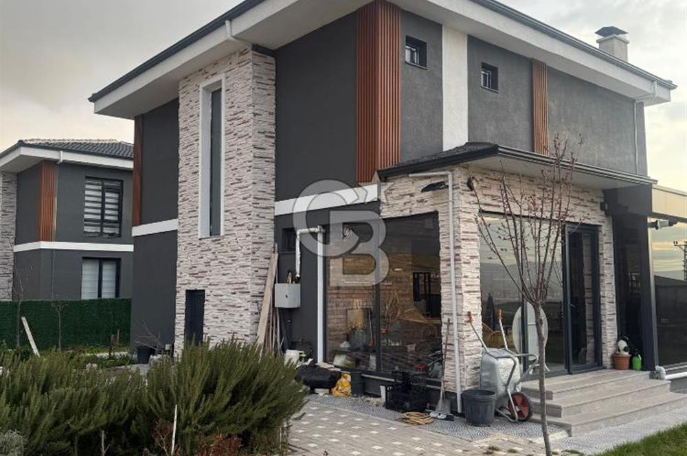 CB PREMIUM'DAN KAYI MAHALLESİ'NDE FULL EŞYALI YAPILI 4+1 VİLLA