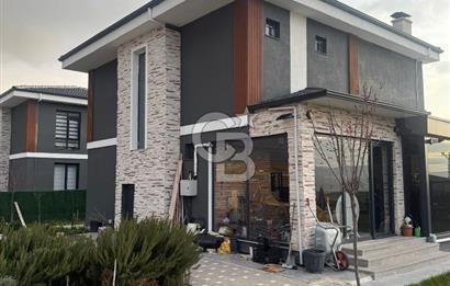 CB PREMIUM'DAN KAYI MAHALLESİ'NDE FULL EŞYALI YAPILI 4+1 VİLLA