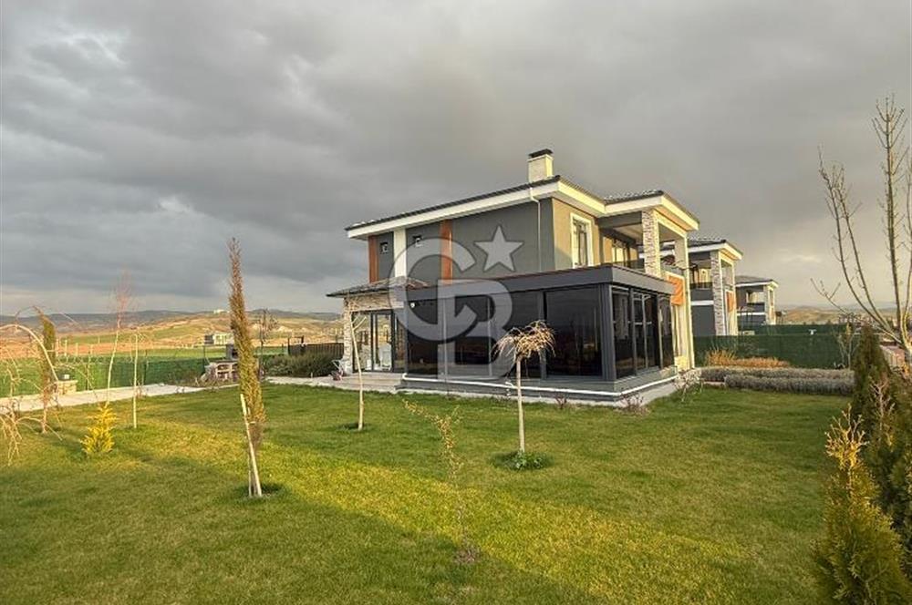 CB PREMIUM'DAN KAYI MAHALLESİ'NDE FULL EŞYALI YAPILI 4+1 VİLLA