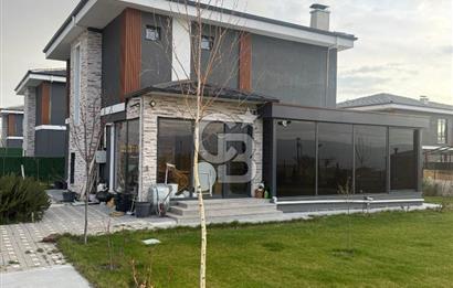 CB PREMIUM'DAN KAYI MAHALLESİ'NDE FULL EŞYALI YAPILI 4+1 VİLLA