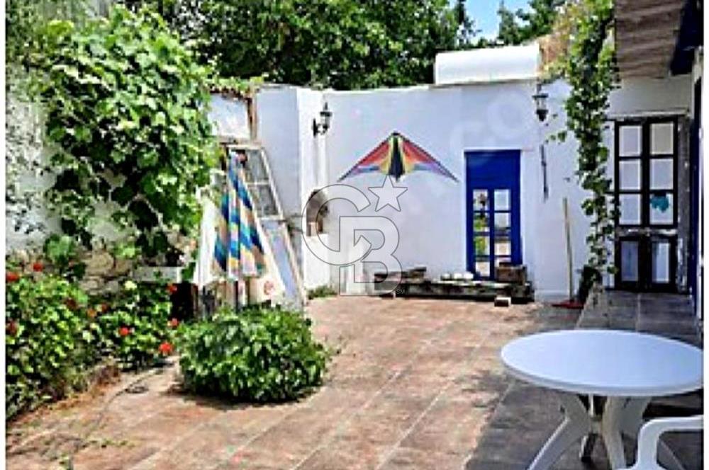 Kuşadasının Kalbi Camiatikte, Tarih Ev