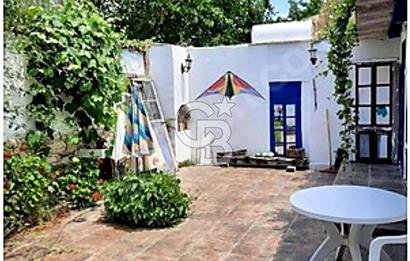 Kuşadasının Kalbi Camiatikte, Tarih Ev