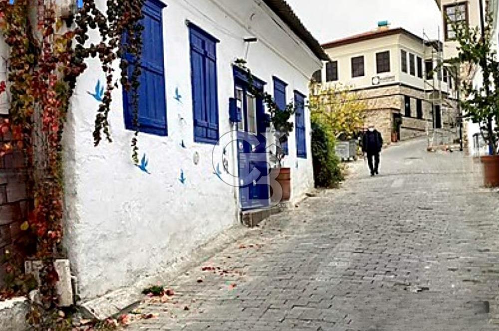 Kuşadasının Kalbi Camiatikte, Tarih Ev