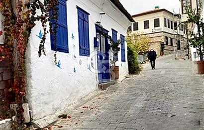 Kuşadasının Kalbi Camiatikte, Tarih Ev