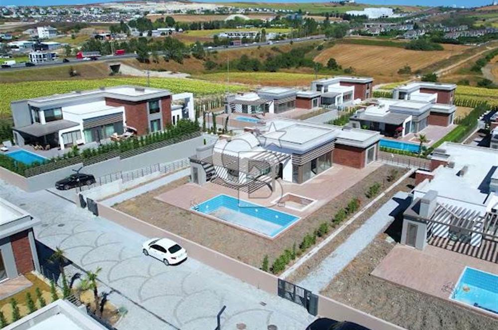 BÜYÜKÇEKMECE KARAAĞAÇ SATILIK VİLLA