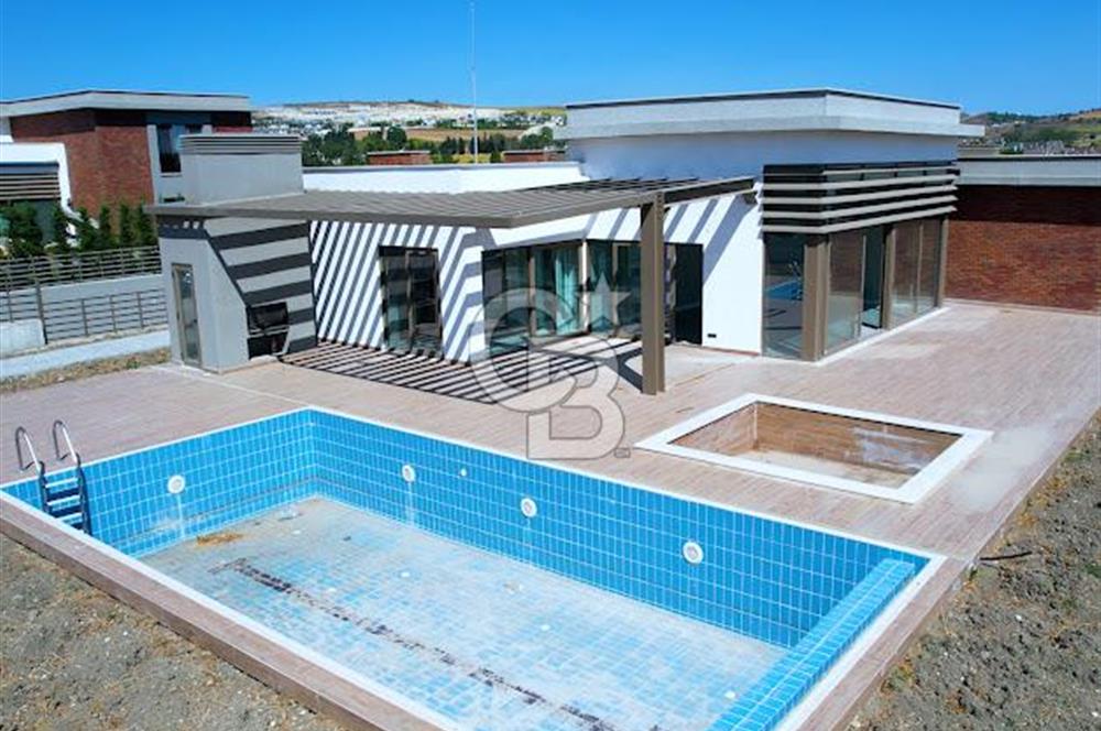 BÜYÜKÇEKMECE KARAAĞAÇ SATILIK VİLLA