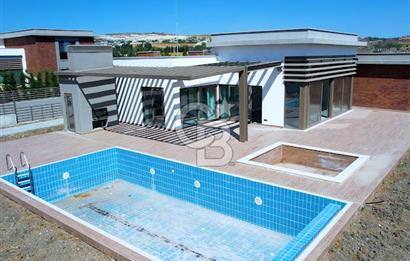 BÜYÜKÇEKMECE KARAAĞAÇ SATILIK VİLLA