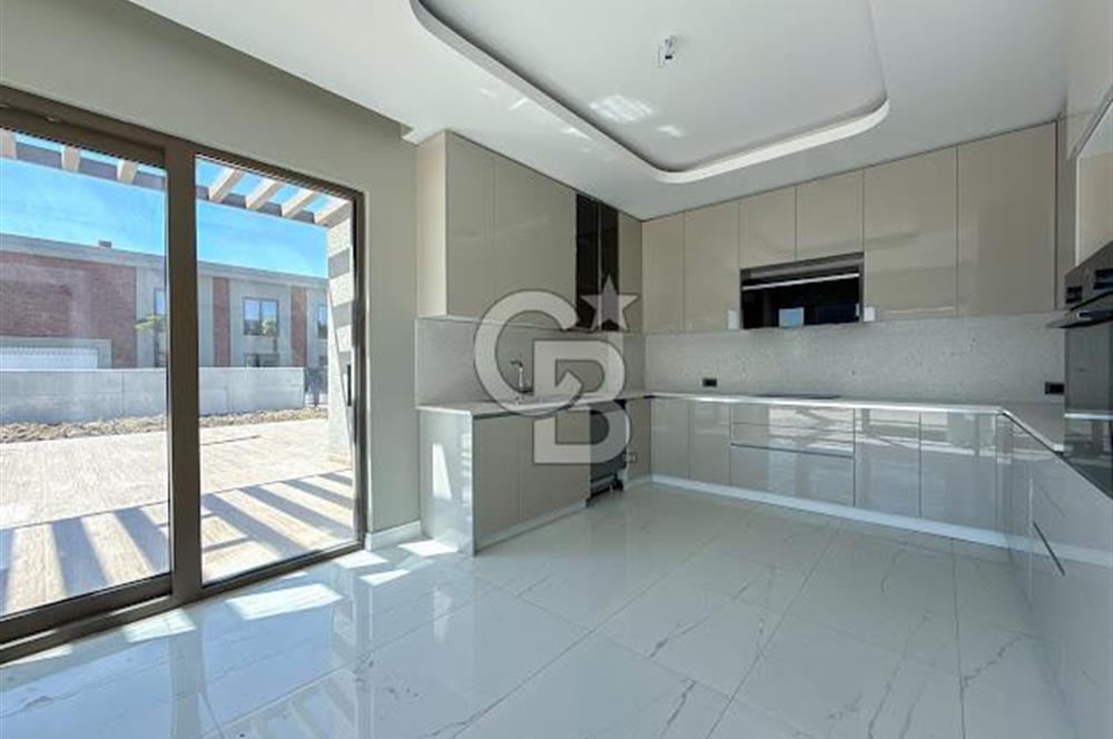 BÜYÜKÇEKMECE KARAAĞAÇ SATILIK VİLLA