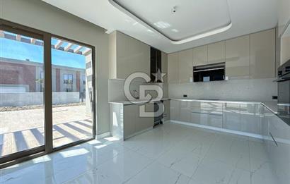 BÜYÜKÇEKMECE KARAAĞAÇ SATILIK VİLLA